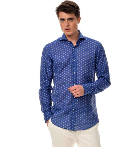 Синяя рубашка Colletto Bianco Slim fit с принтом белые цветы из ткани Tessitura Monti 007418 SF